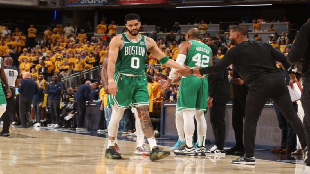 Celtics remontan 18 puntos y están a un paso de las Finales