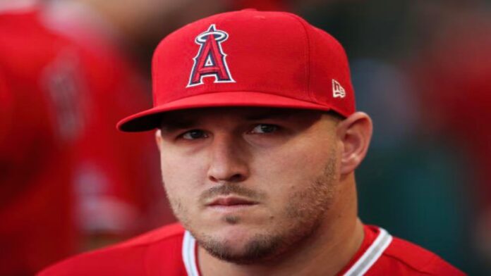 Mike Trout se someterá a cirugía por desgarre en los meniscos.