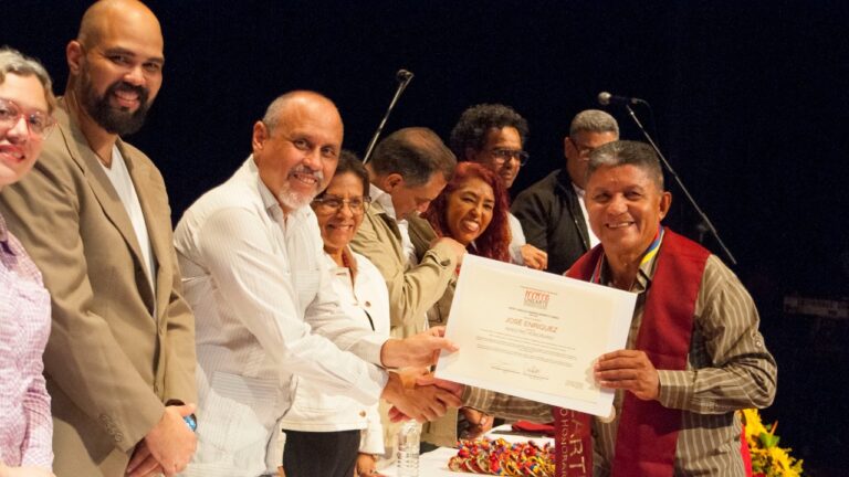 Unearte incorporó a 100 nuevos maestros honorarios en celebración de su 16⁰ Aniversario