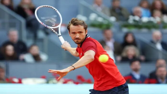 Medvedev se estrena con victoria ante Draper en Roma