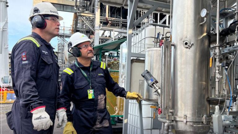 Ecuador transportará crudo de petrolera estatal de Colombia