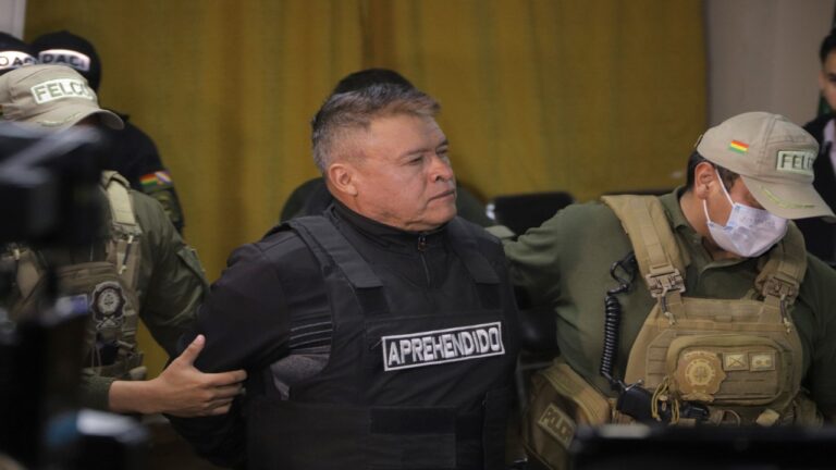 Trasladan a Zuñiga y dos militares a la cárcel Chonchocoro por "intento de golpe"