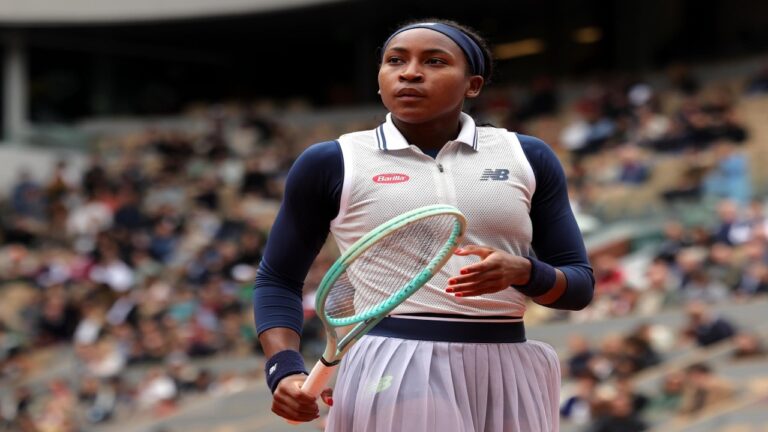 Coco Gauff se mantiene con paso firme en París