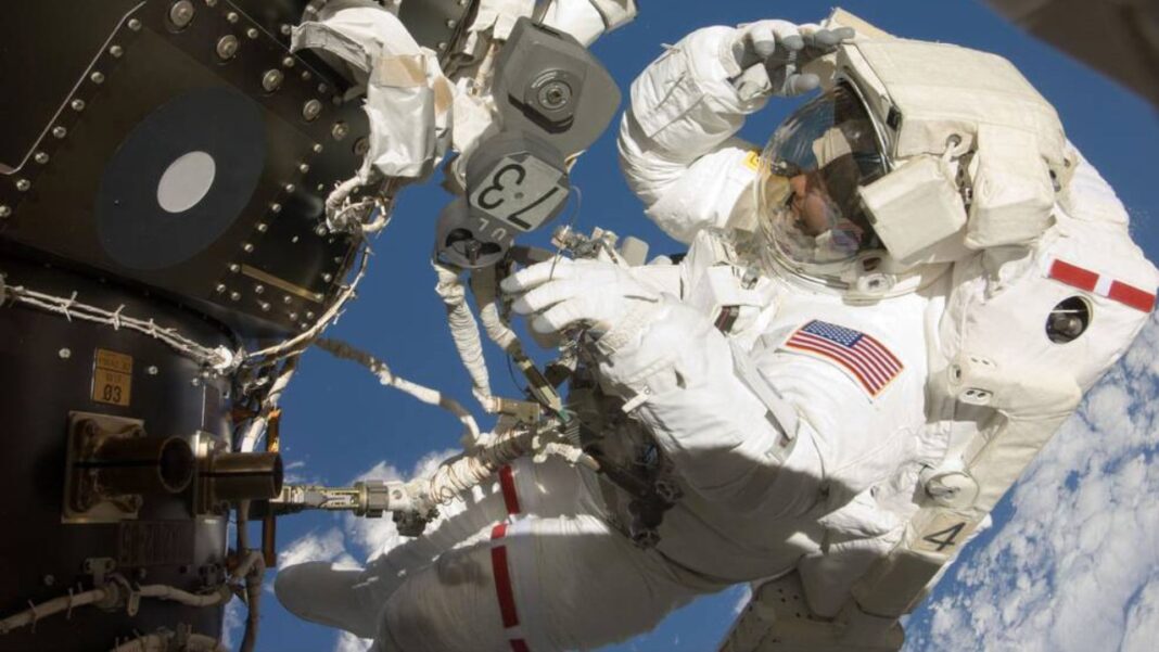 Suspenden caminata espacial en la EEI por problema con el traje de austronauta