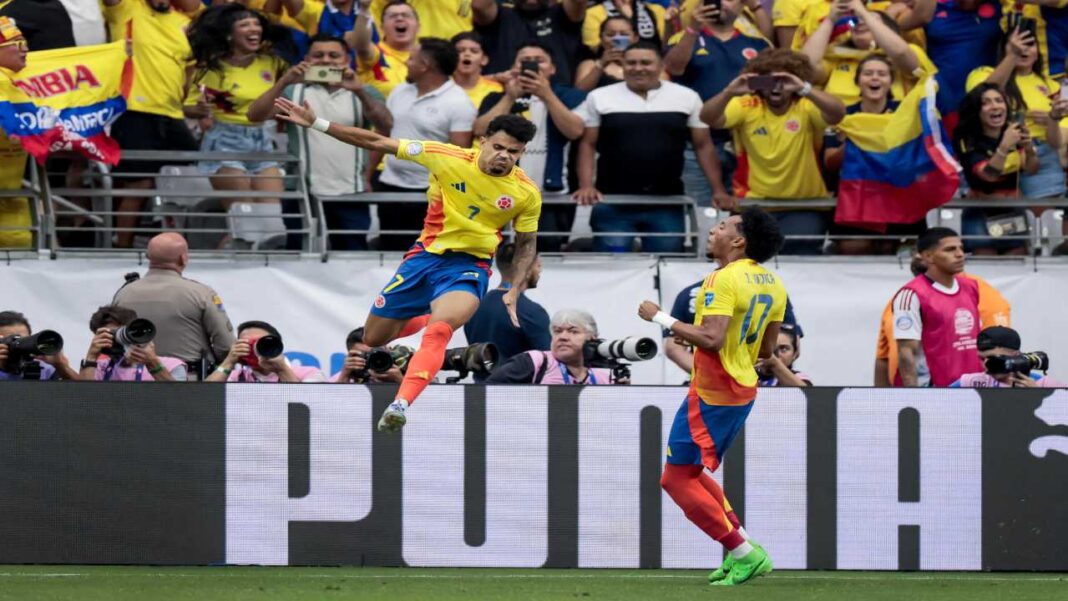 Colombia goleó a Costa Rica para clasificar a cuartos