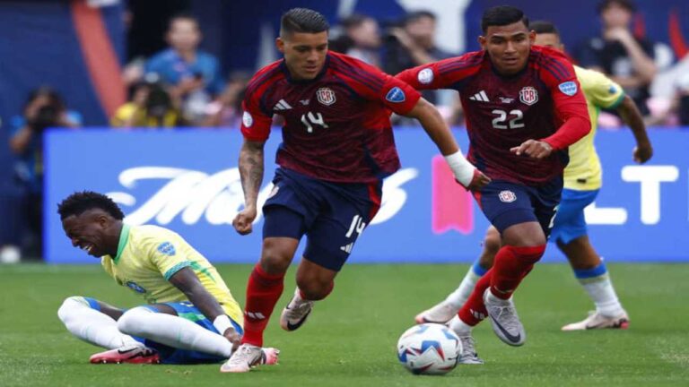 Costa Rica firmó histórico epate con Brasil en el debut