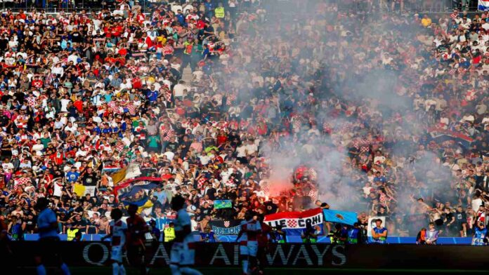 Croacia recibió multa de la UEFA por comportamiento de sus aficionados