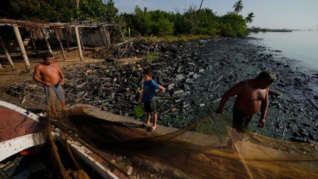 Extraen 76.620 toneladas de desechos impregnados de petróleo del Lago de Maracaibo