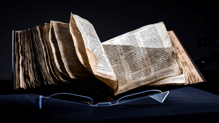 Una biblia hebrea de la España medieval se subastará en Nueva York a partir de 5 millones