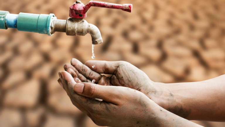 Merideños afectados por suministro de agua y luz