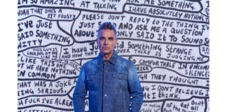 Robbie Williams presenta en Barcelona obras de arte inéditas inspiradas en la salud mental