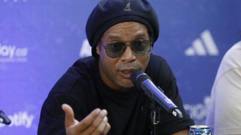 Ronaldinho arremetió de nuevo contra Brasil