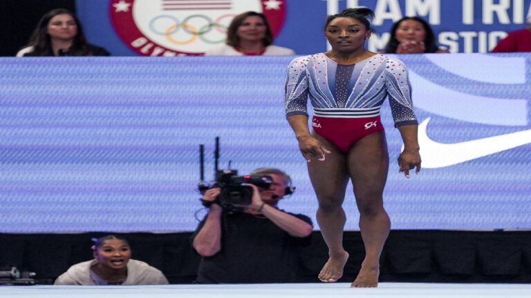 Simone Biles brilló en la primera jornada del clasificatorio estadounidense