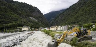 Tres personas desaparecidas por las graves inundaciones en el sur de Suiza