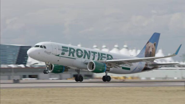 La aerolínea Frontier inaugura en Puerto Rico base de tripulación que creará 290 empleos