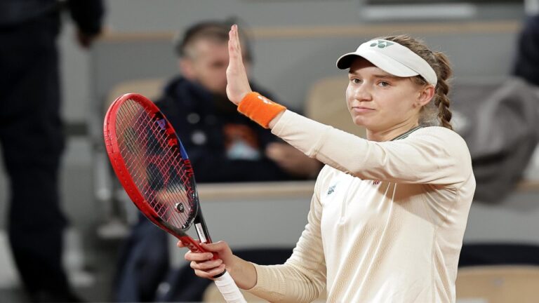 Rybakina regresó a los 8vos de final de París