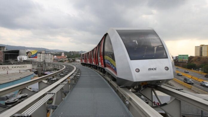 Obreros del Cabletren realizan el mantenimiento programado