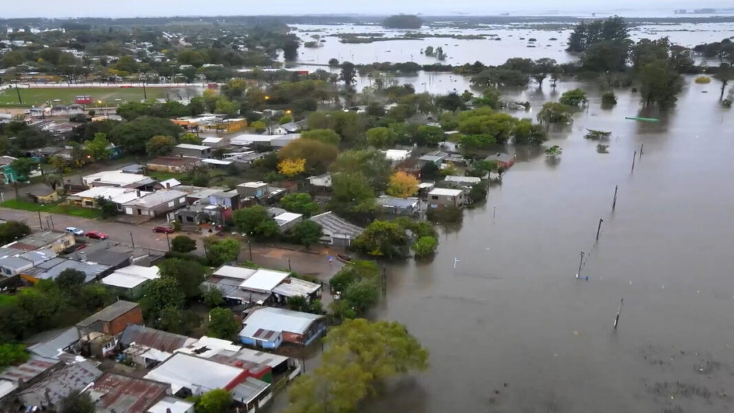 El 93 % de los desplazados por inundaciones en Uruguay regresó a sus hogares
