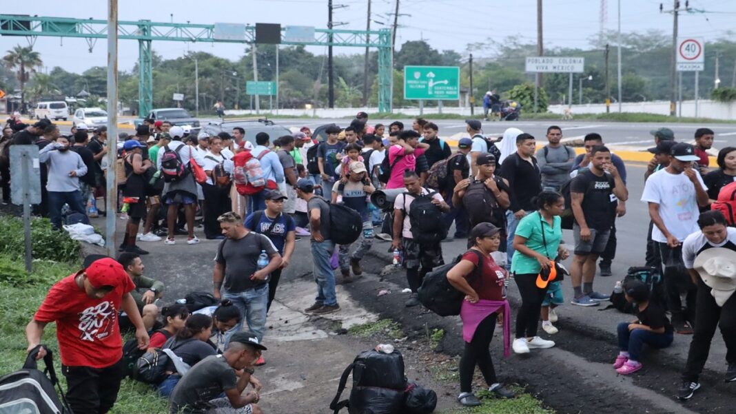 Una caravana migrante parte del sur de México para presionar en vísperas de la elección