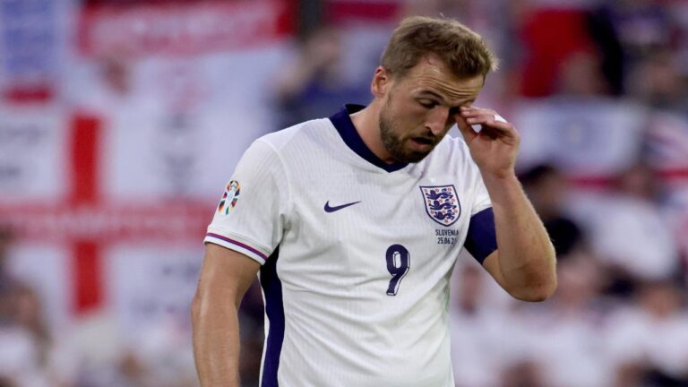 Inglaterra y Eslovenia firmaron un empate apático que los clasificó