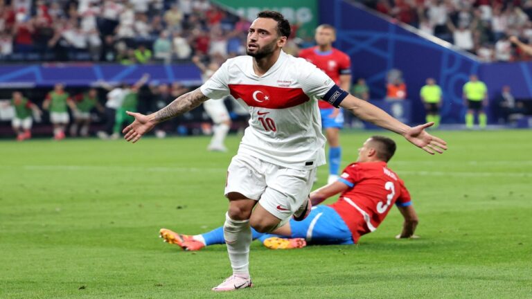 Turquía se impuso en la férrea batalla ante Chequia