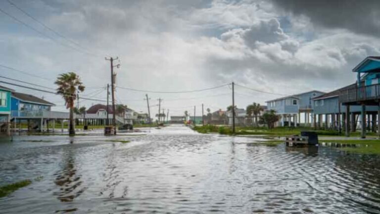 Altas temperaturas e inundaciones amenazan a EEUU