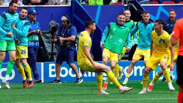 Yaremchuk culmina la remontada de Ucrania