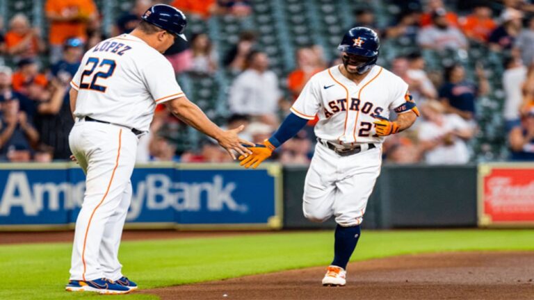 Altuve sigue encendido y condujo la  victoria de Houston