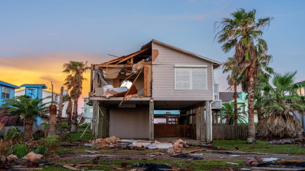 Más de 1,6 millones de hogares en Texas siguen sin luz tres días después del paso de Beryl