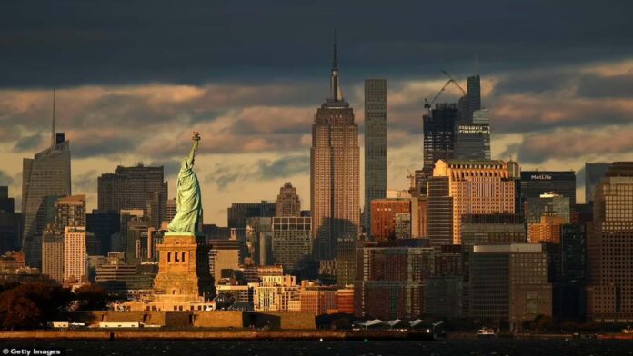 Un meteoro cruzó el cielo de Nueva York antes de desintegrarse, confirma la NASA