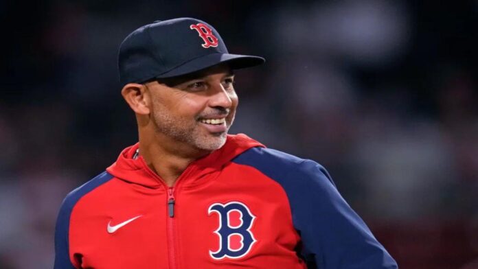 Alex Cora renueva por tres años con Medias Rojas de Boston