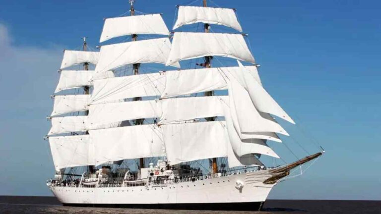 Buque escuela de Armada argentina emprende nuevo viaje de instrucción