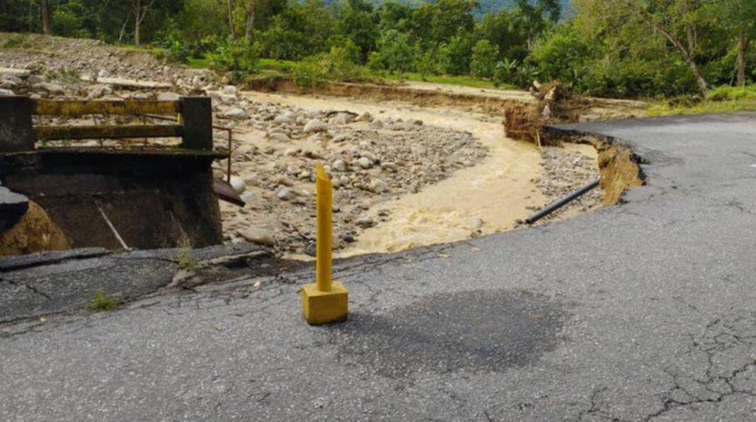 Habilitan paso vehicular en la Troncal 1 del estado Zulia