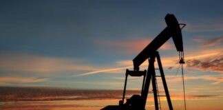 El petróleo de Texas baja un 1,43 % y pierde más de dos dólares en la semana
