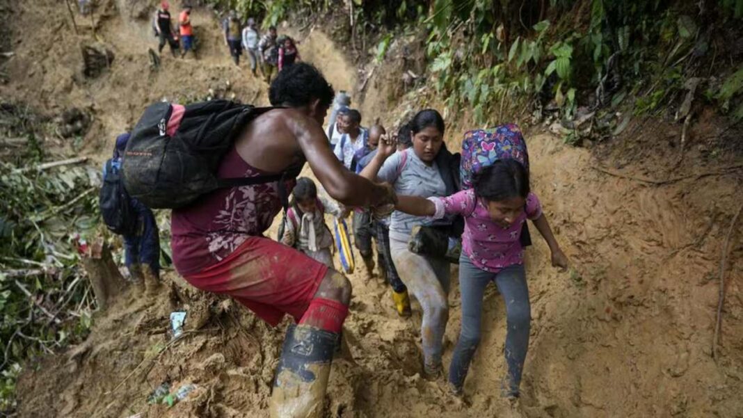 Panamá bloquea casi 5 kilómetros de pasos usados por migrantes en la selva del Darién