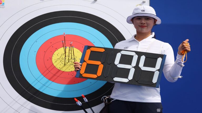 Surcoreana Lim Sihyeon instala nuevo récord olímpico y mundial en tiro con arco