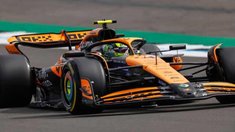 Los McLaren dominaron las prácticas en Silverstone
