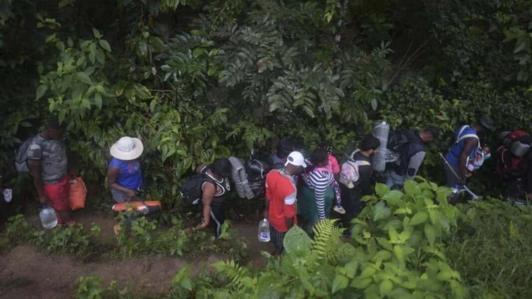 Desarticulan banda colombiana que gestionaba tráfico de migrantes por Darién y San Andrés