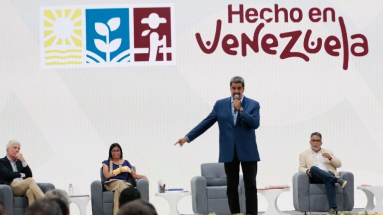 Maduro firma decreto para eliminar el IGTF en bolívares