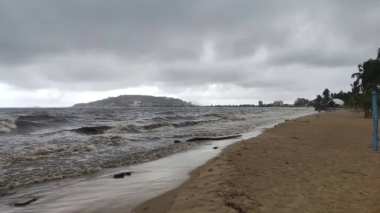 Reportan fuerte oleaje y vientos en las playas de Sucre