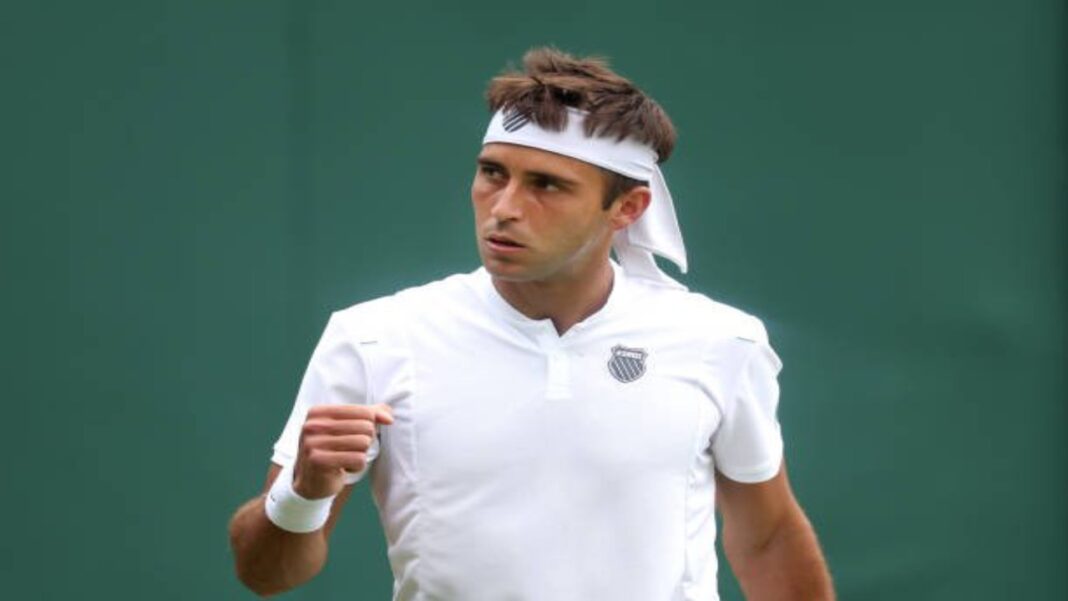 Tomas Etcheverry avanzó a segunda ronda en Wimbledon