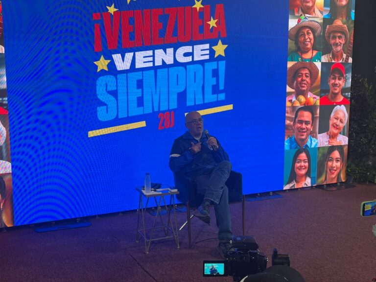 Jorge Rodríguez: Hoy está hablando el pueblo en los centros de votación