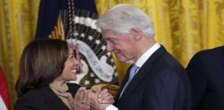 Bill Clinton da su apoyo a Kamala Harris