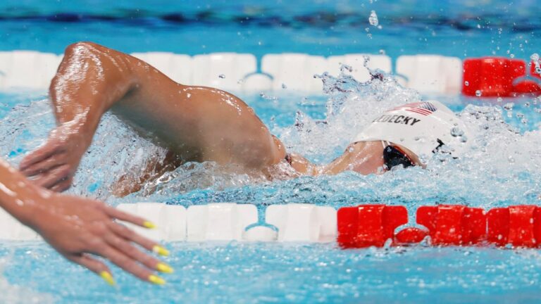 Ledecky mandó un aviso antes de la «carrera del siglo»