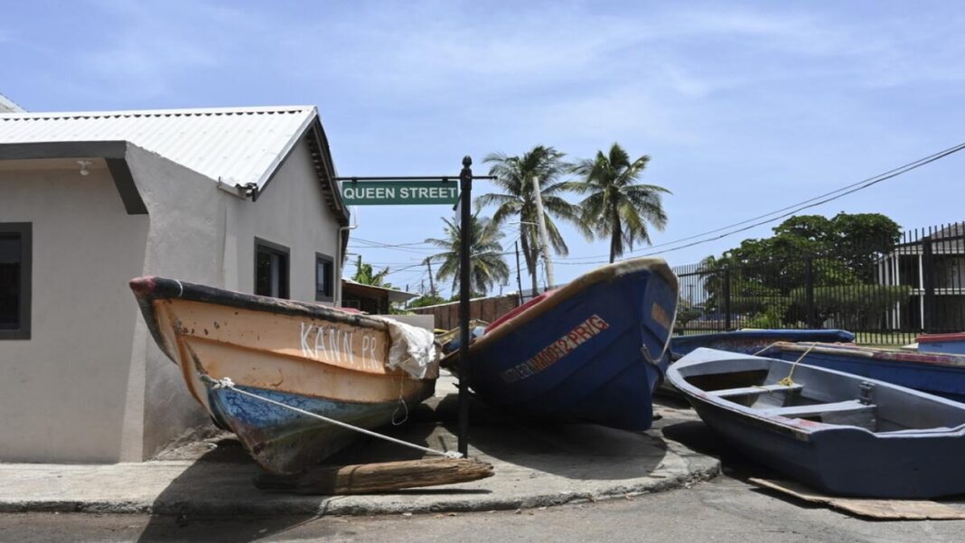 Autoridades de Jamaica buscan a 11 pescadores desaparecidos en el sureste del país