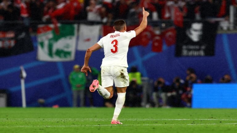 Demiral impulsó a Turquía rumbo a los 4tos de final