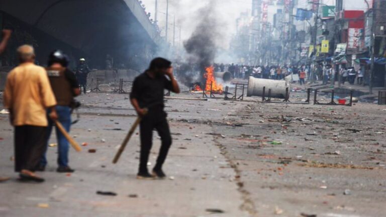 Supremo bangladesí anula cuotas de empleo que desataron violentas protestas estudiantiles