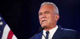 Robert F. Kennedy Jr suspende su campaña a la presidencia de EEUU y apoya a Donald Trump