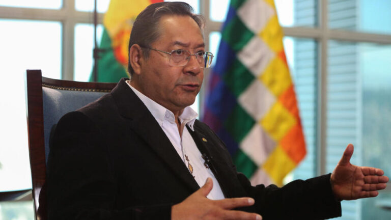 Arce plantea transformar las Fuerzas Armadas de Bolivia para evitar alzamientos militares