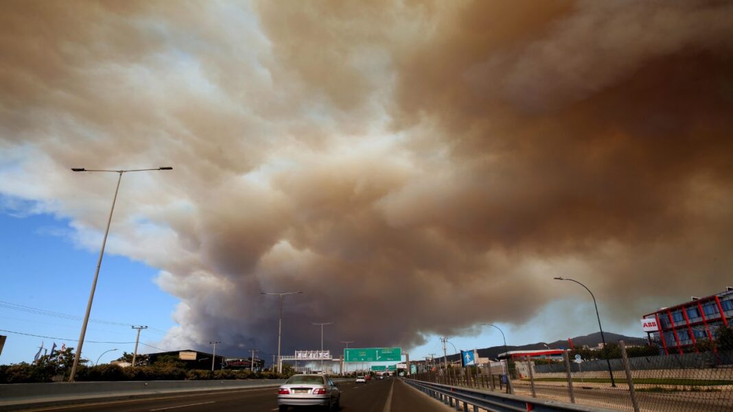 Dos incendios en Atenas